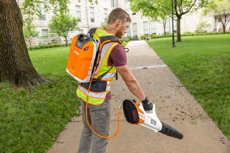 Stihl battery 2025 powered leaf blower